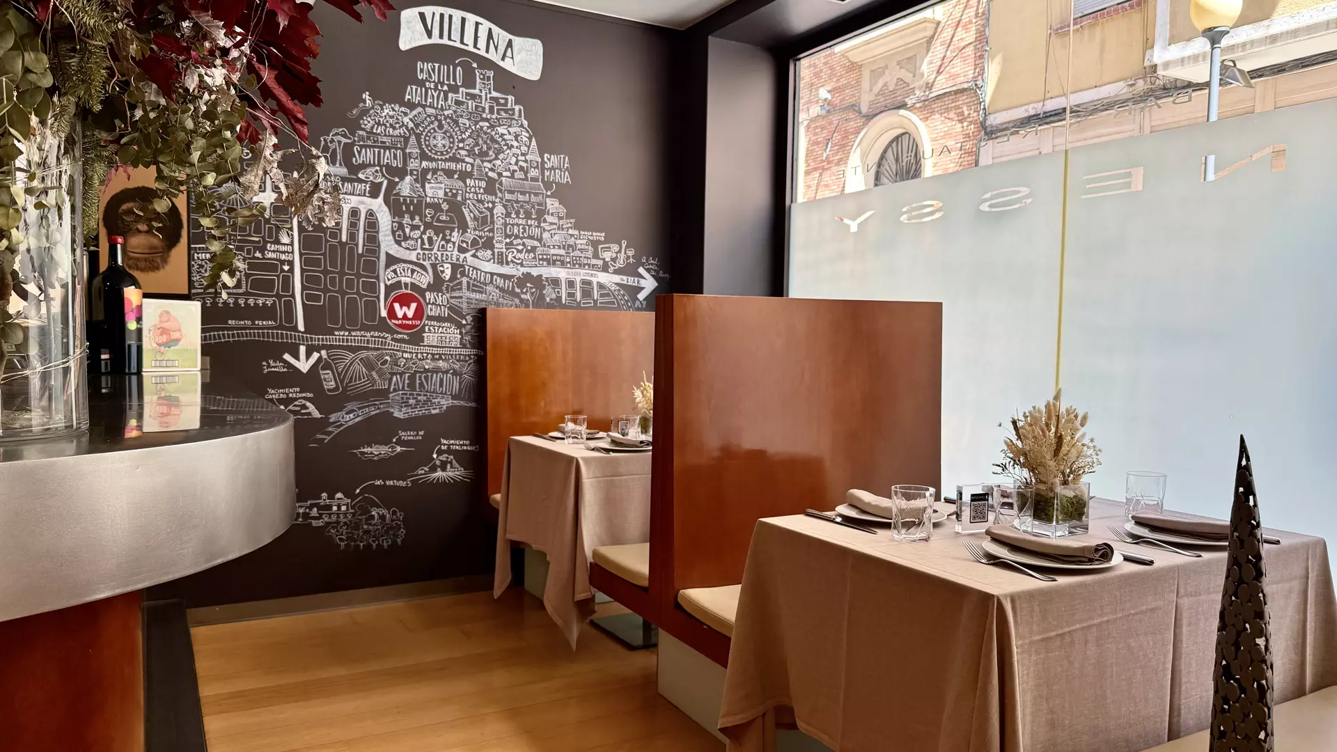 Salón-bar. Restaurante Warynessy. Villena, Alicante